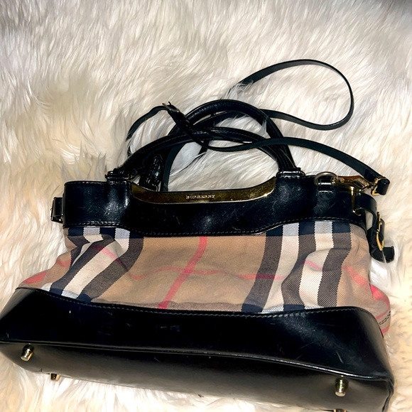 Burberry  cross body bag  still in good condition - Picture 1 of 7